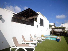 Awesome Puerto del Carmen Villa - 3 Bedrooms - Villa Tacataca - Pool Table - Great Terrace Area